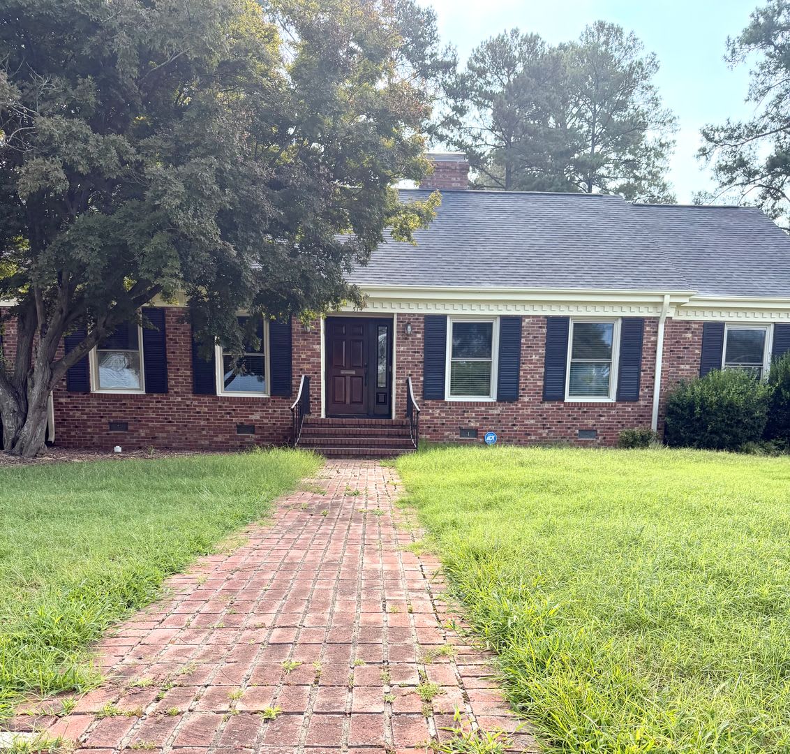 Saint Pauls Dream Home!! – photo 1 of 58
