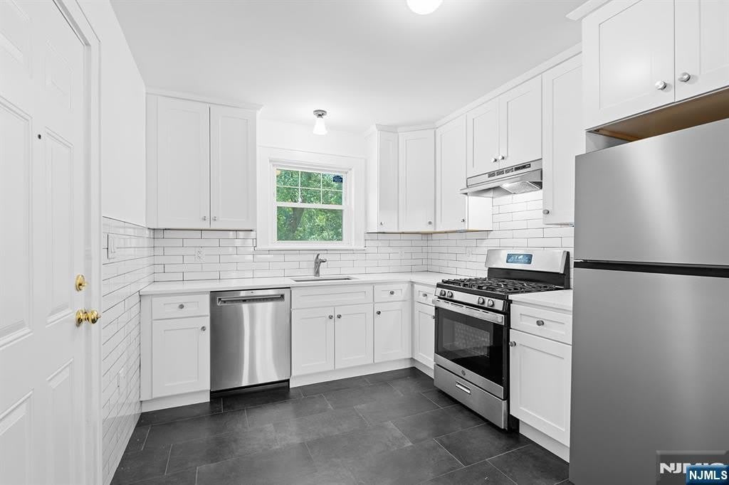 51-53 Pierce Avenue – photo 1 of 13