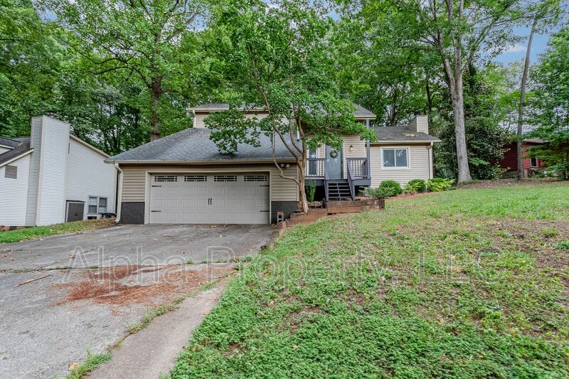 108 Duquesne Dr – photo 1 of 238