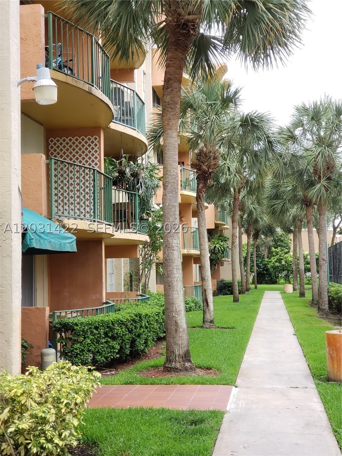 9310 Fontainebleau Blvd – photo 1 of 12