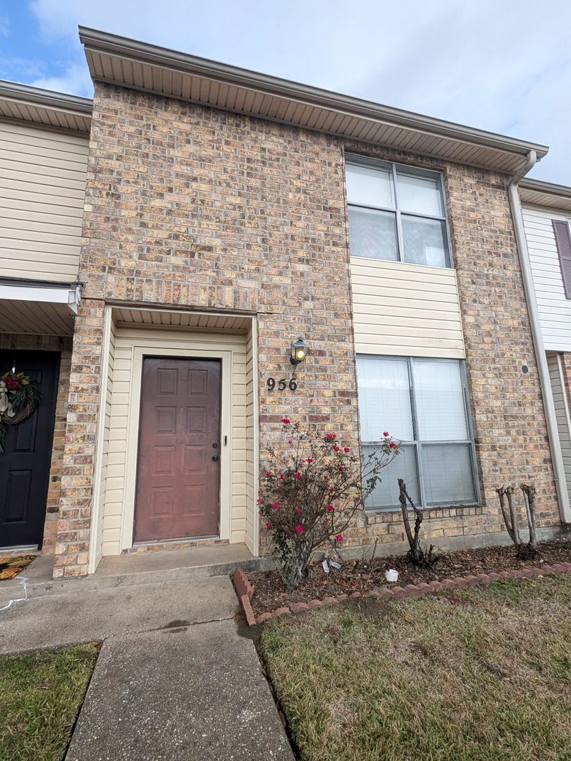 956 Sunmeadow Dr – photo 1