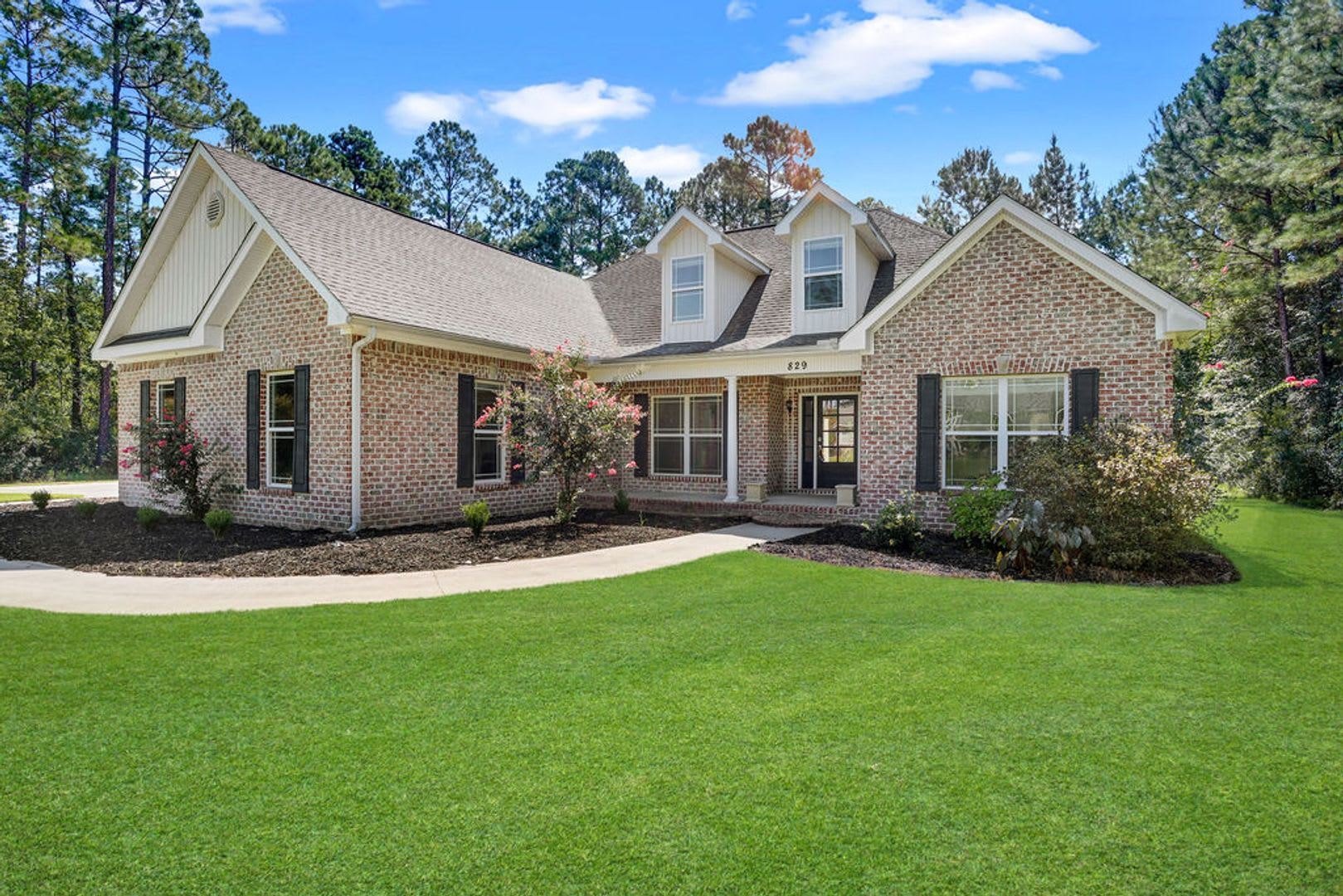5 Bedroom 3 5 Bath Home In South Effingham – photo 1 of 279