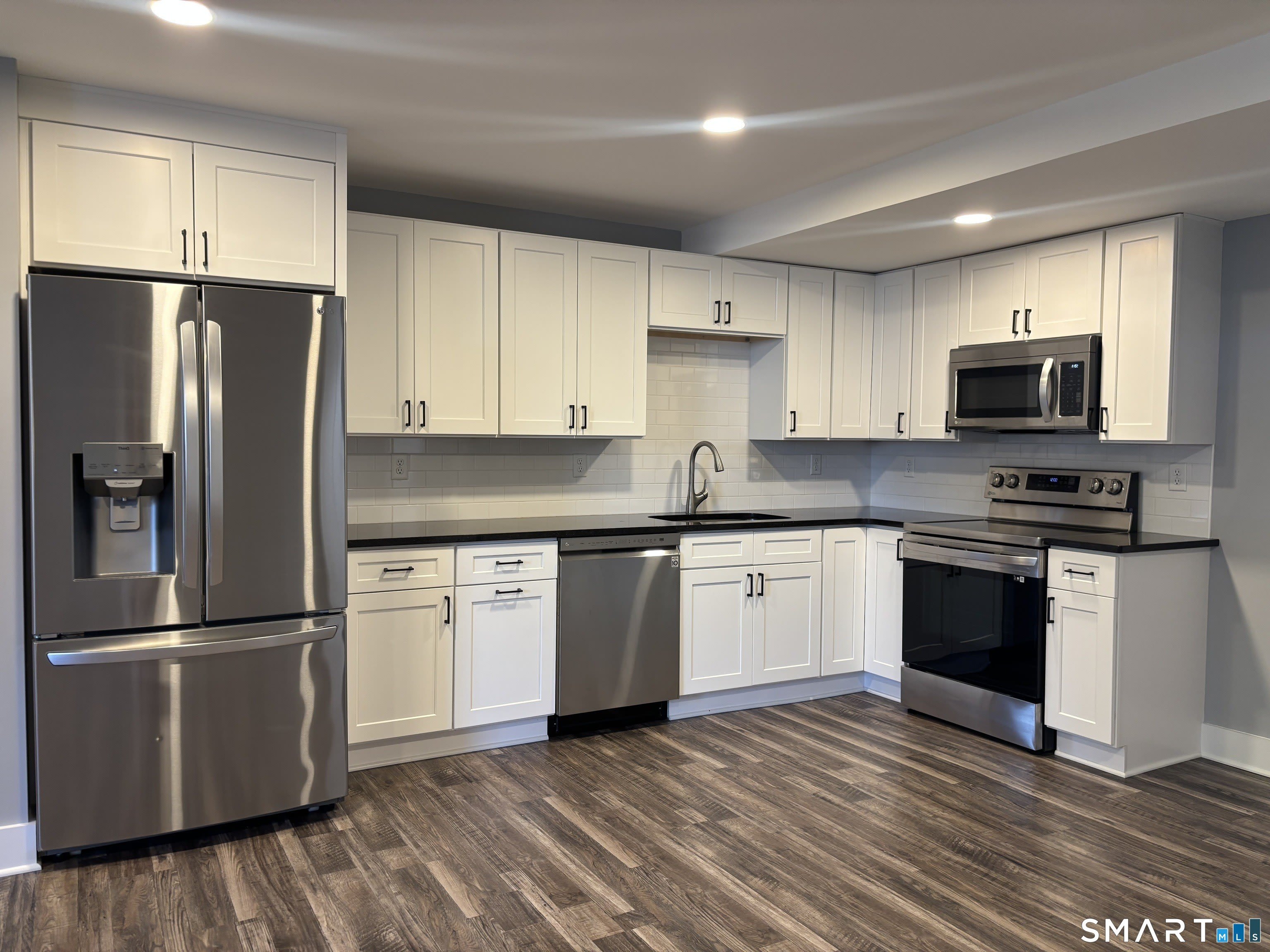 303 Norwich New London Turnpike – photo 1 of 8