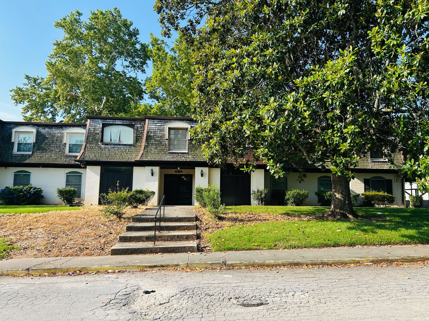 Wow! Newly renovated 2 bedroom 2 bathroom unit in Lithonia. Must see! – photo 1