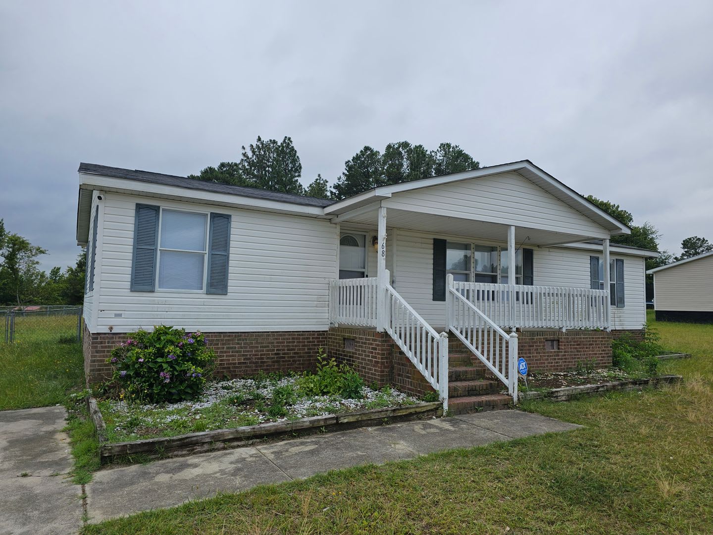 Renovated 3 Bedroom 2 Bath Home- Minutes from Shopping & Restaurants – photo 1