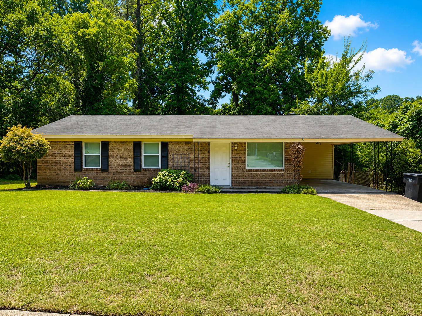 PET FRIENDLY-3 Bedroom Ranch in West Augusta 30907 – photo 1