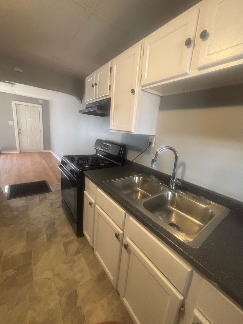 Charming 2BR House in Baltimore, MD 21226 – photo 1