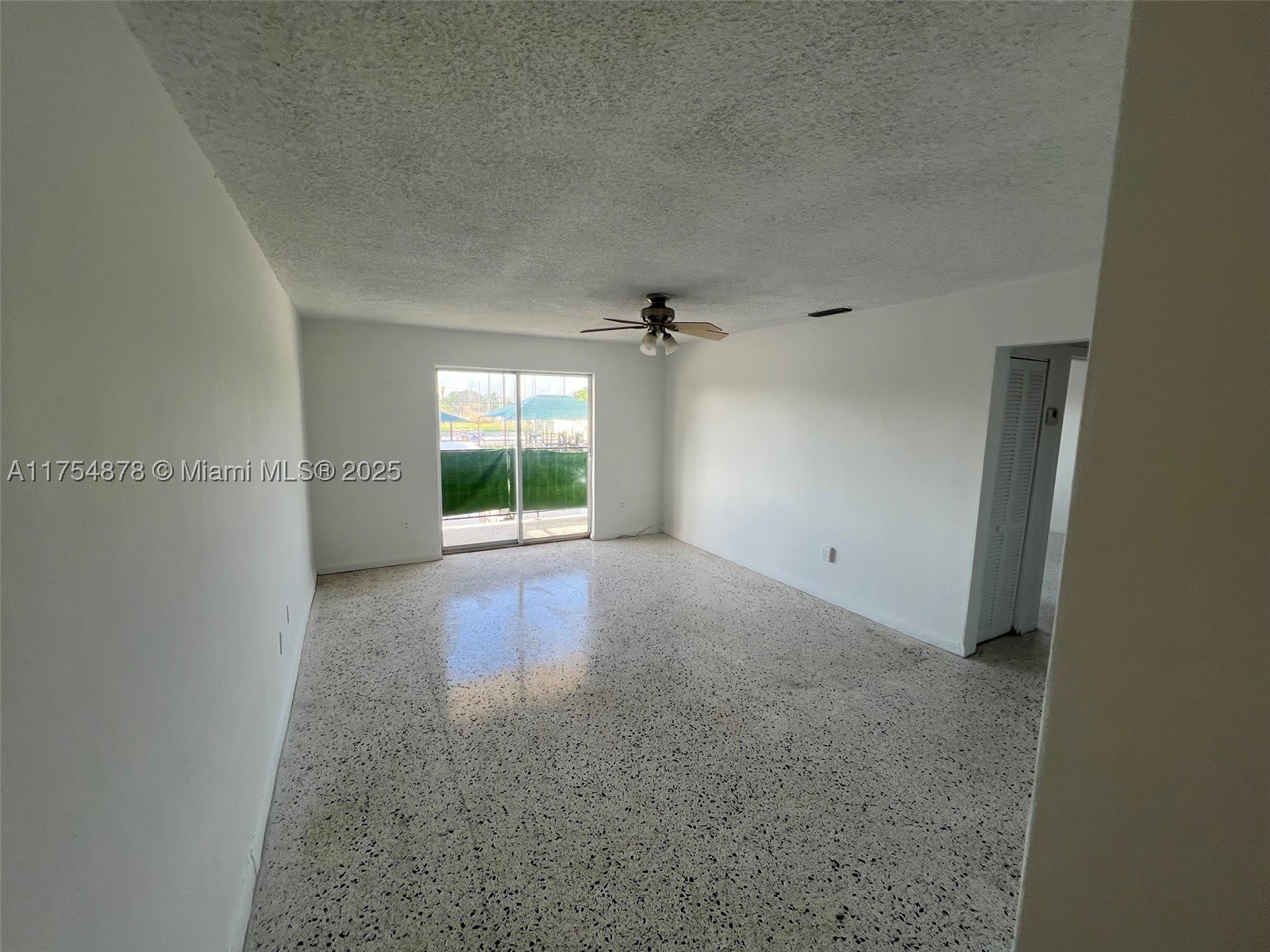 887 W 29th St – photo 1