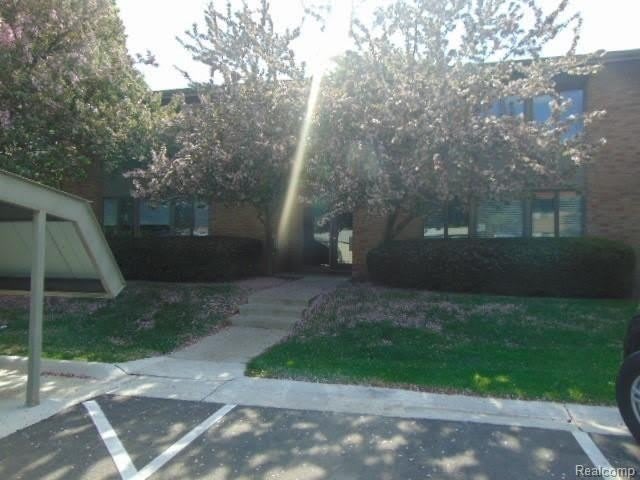 359 Concord Pl Apt 4 – photo 1 of 165