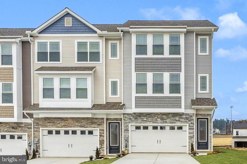 527 Abigail Avenue – photo 1 of 75