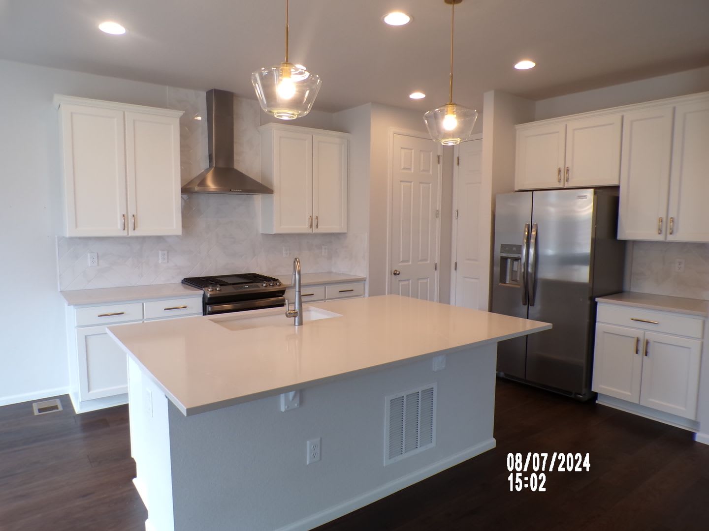 Stunning Home in Castle Rock 4Bedrooms 3.5 Bathrooms! – photo 1