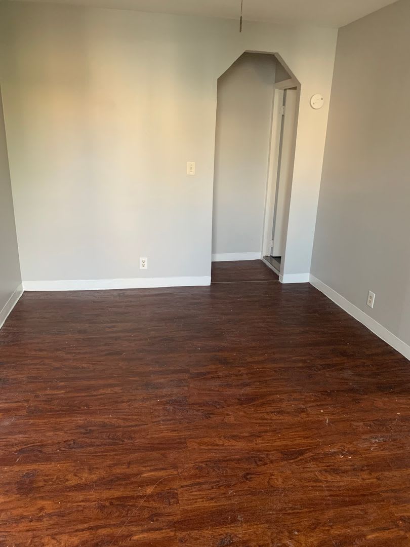 280 Hawthorne Avenue – photo 1 of 7