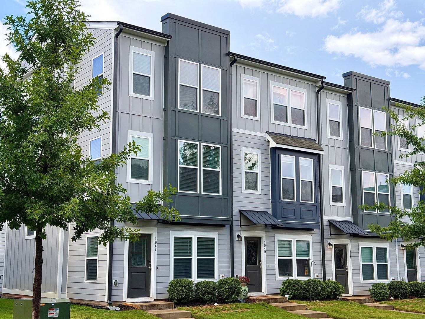 Fully Furnished 2BR/3.5BA Townhome with Garage — Minutes from Downtown Raleigh – photo 1