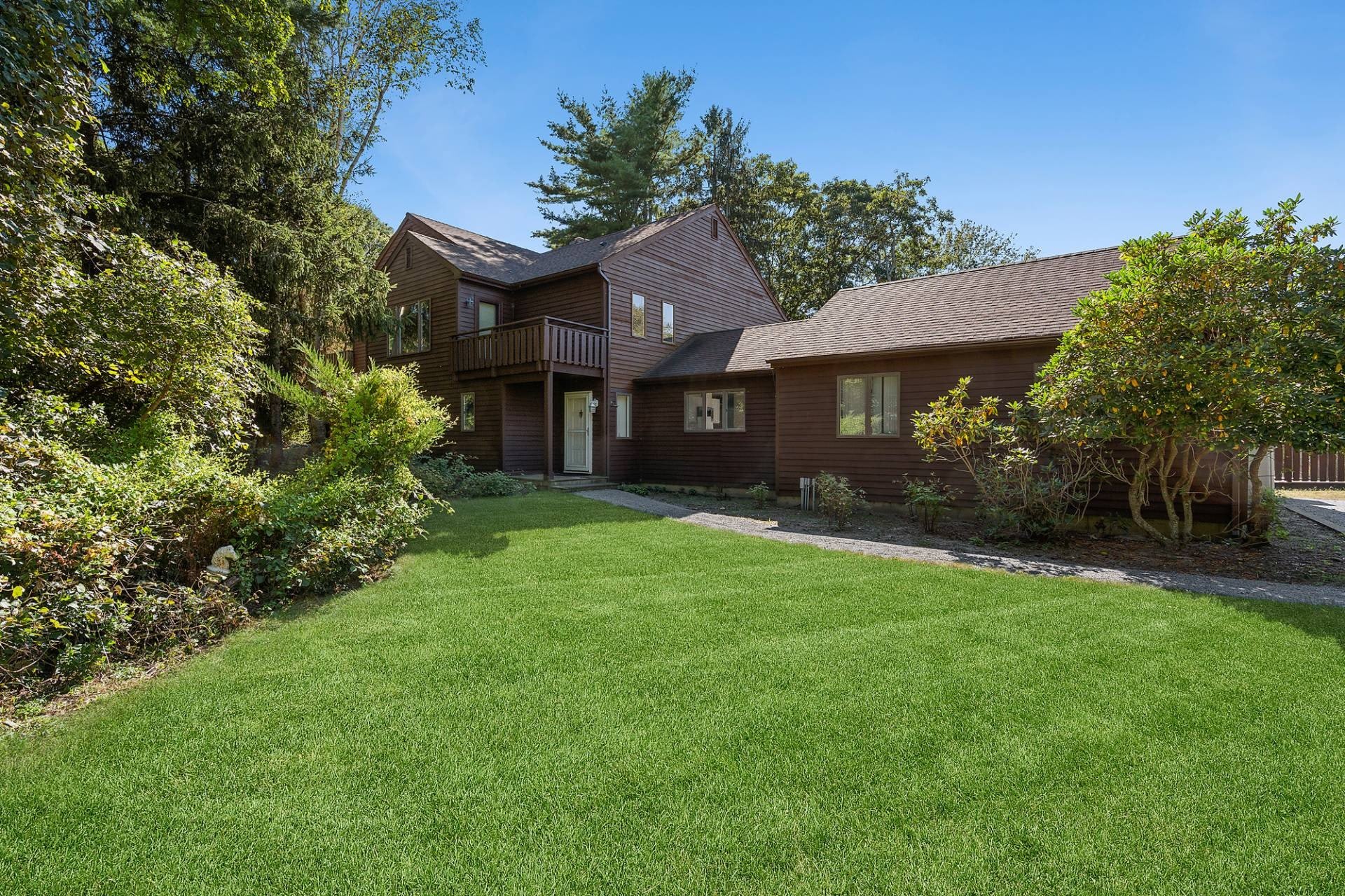 47 Spring Pond Ln – photo 1 of 344