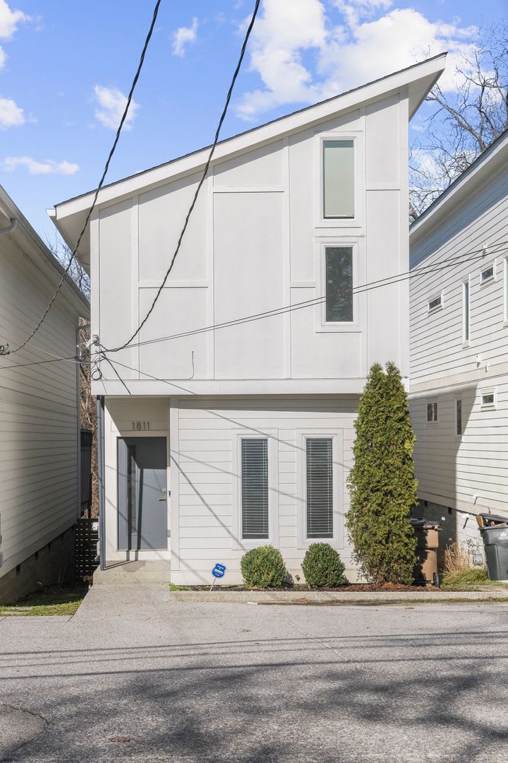 Modern 3 bedroom Home in East Nashville Close to the Most Popular Places in Nashville! – photo 1
