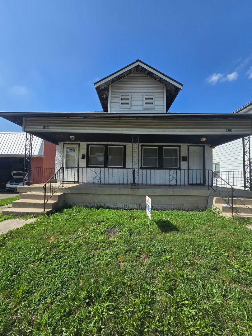 Spacious One Bedroom Duplex Near E Michigan And Emerson – photo 1