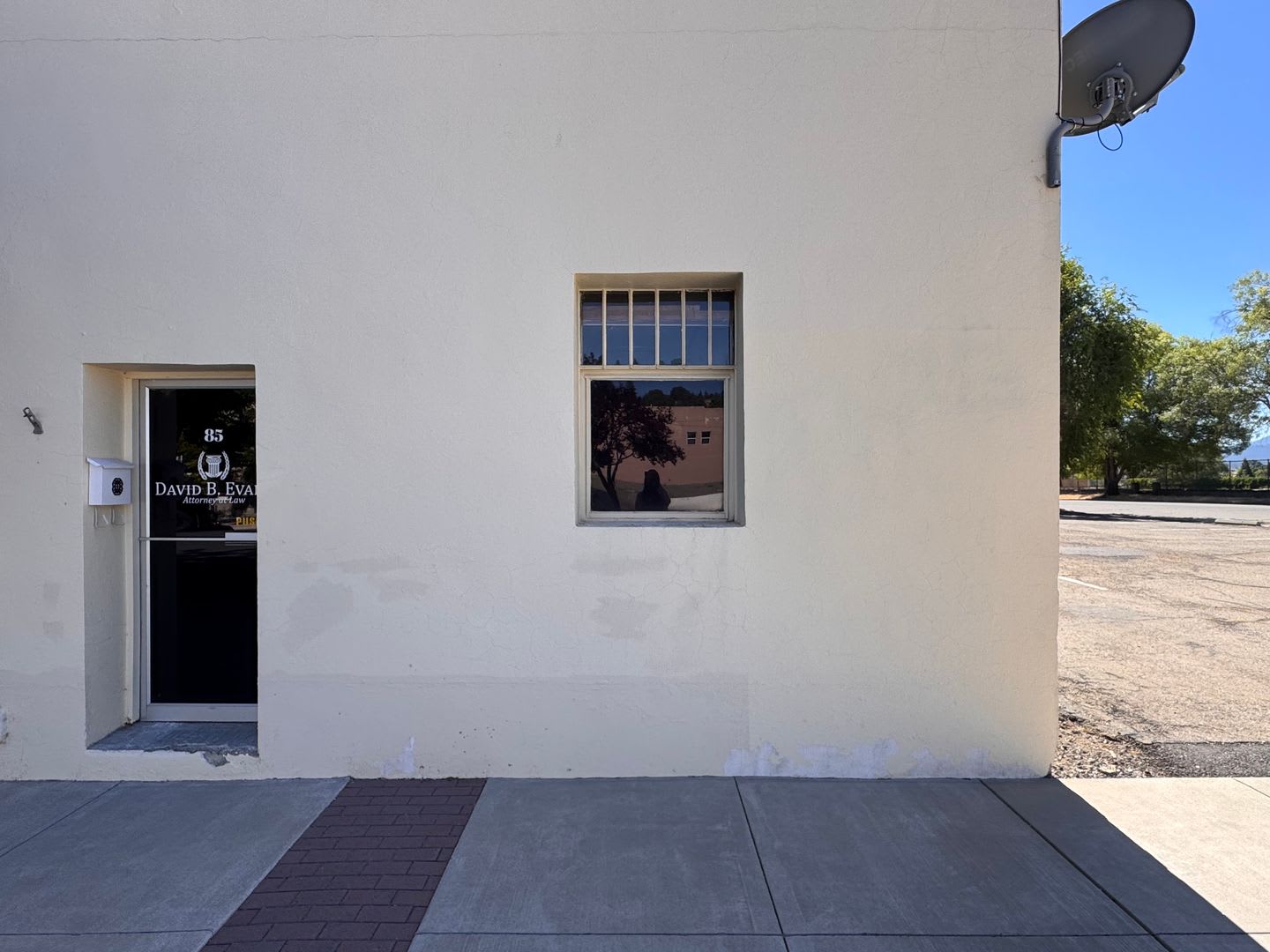 COMMERCIAL SPACE FOR LEASE *THIS IS NOT RESIDENTIAL* – photo 1 of 11