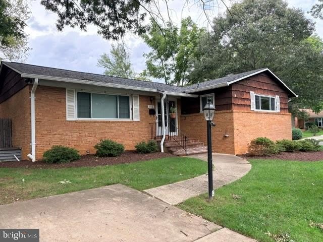 7016 ROUNDTREE RD – photo 1 of 25