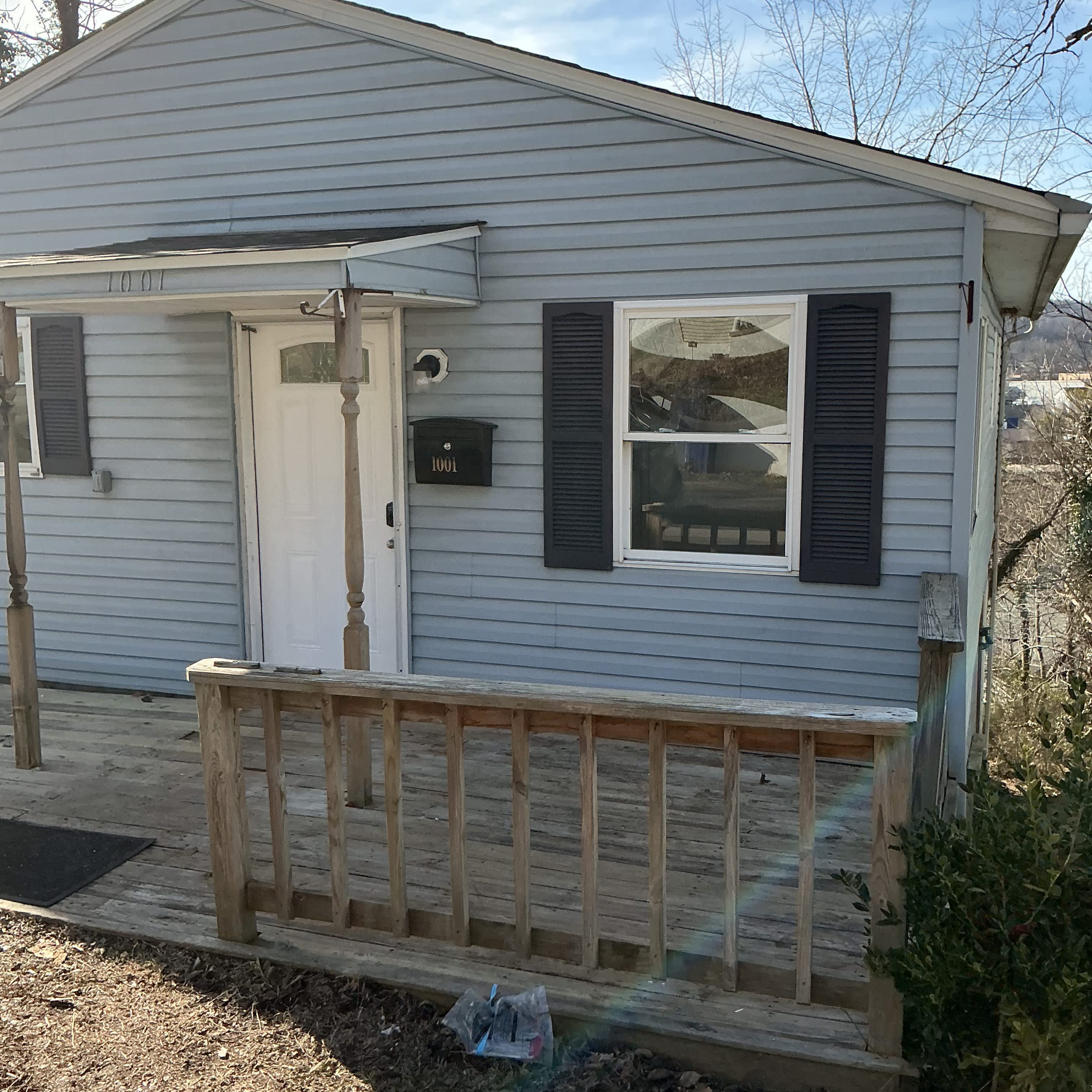 1001 Circle Dr – photo 1 of 34