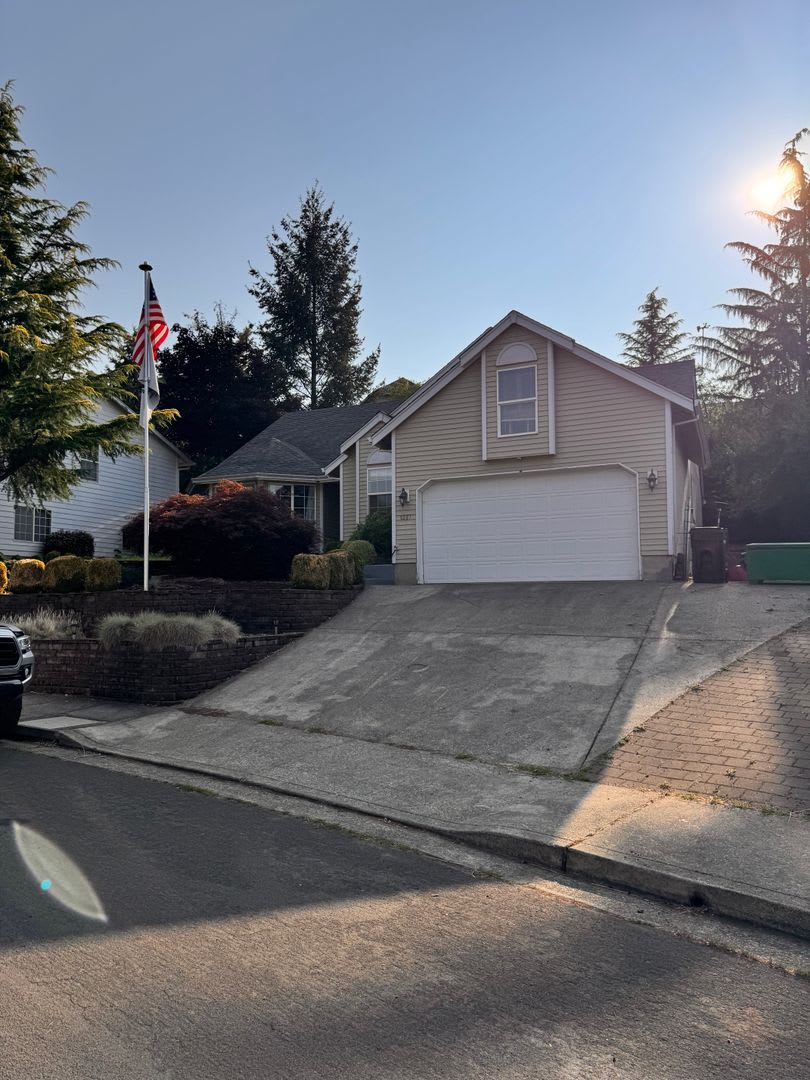 Hucrest 3 Bedroom 2 Bath Home With Garage – photo 1 of 13
