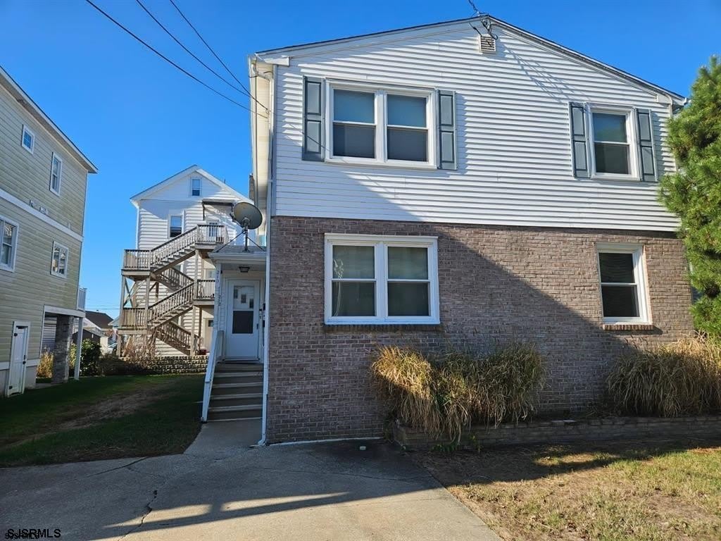 210 N Surrey Ave – photo 1