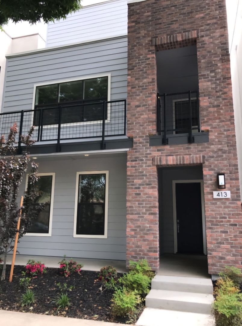 Stunning Home in the heart of the Downtown – photo 1