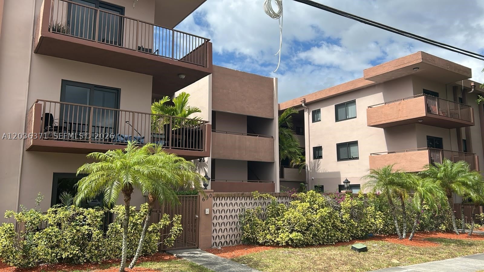 690 NE 123rd St – photo 1