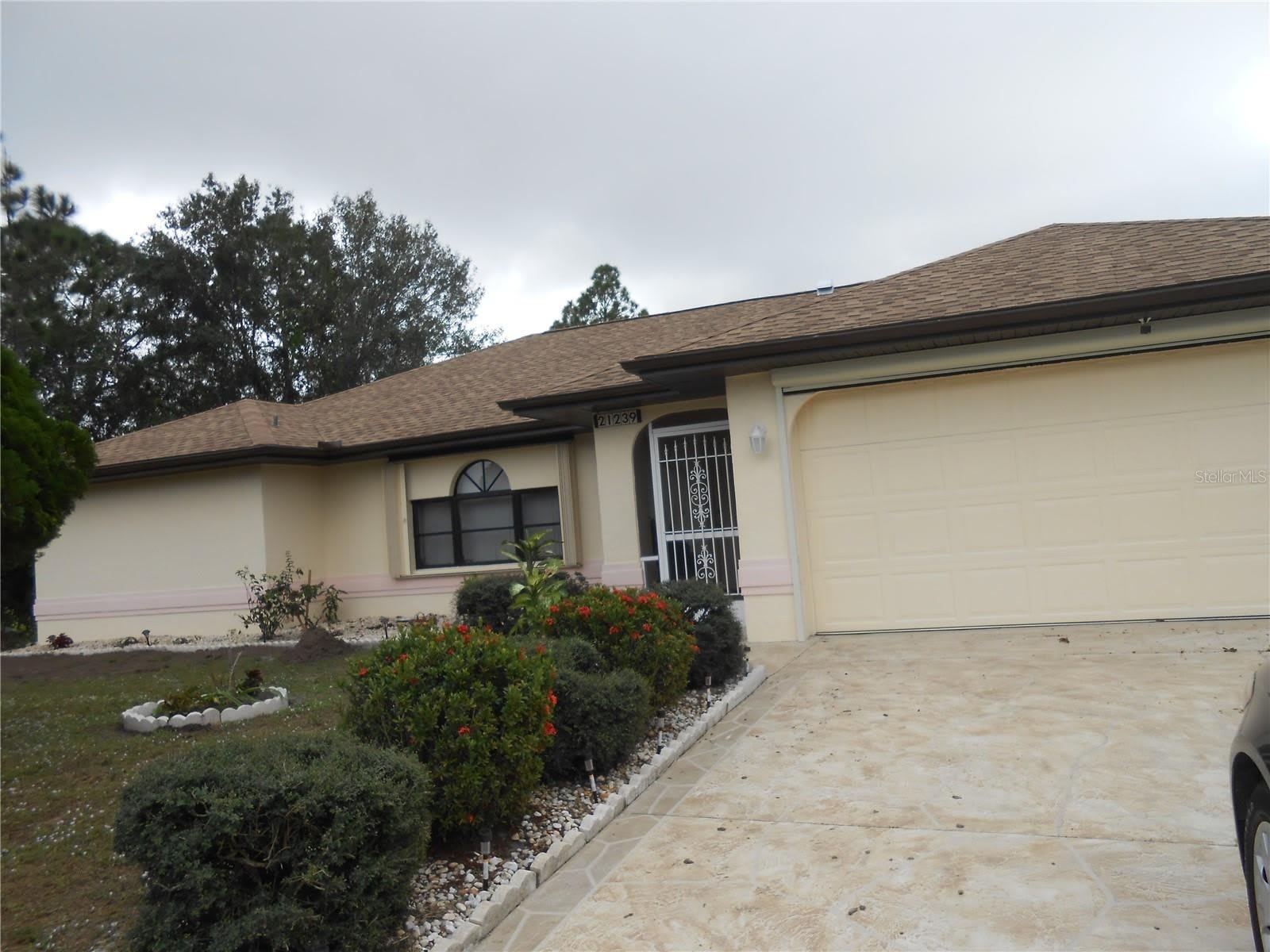 21239 GAYLORD Avenue – photo 1