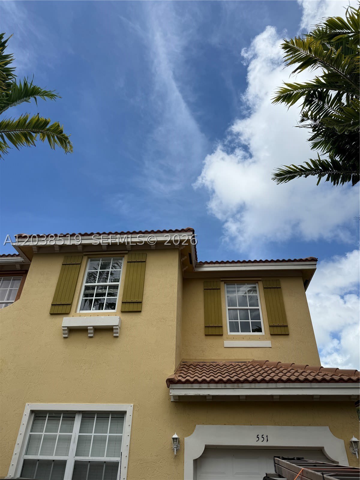 551 NE 21st Ter – photo 1