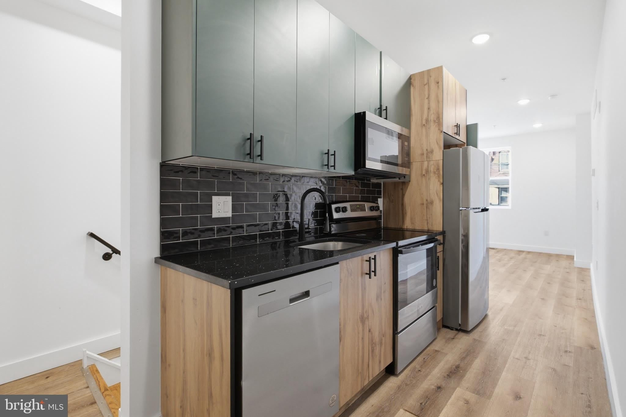 4243 MANTUA Avenue – photo 1