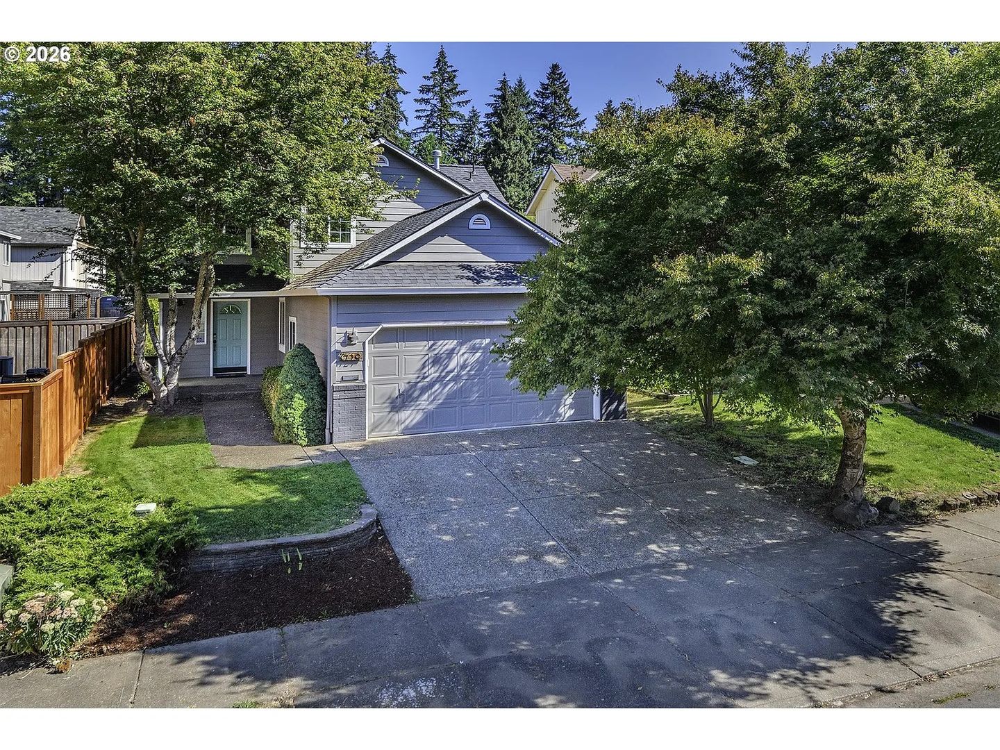 Spacious Hillsboro 3 Bedroom Home with Vaulted Ceilings, Office, Open Kitchen & 2-Car Garage – photo 1