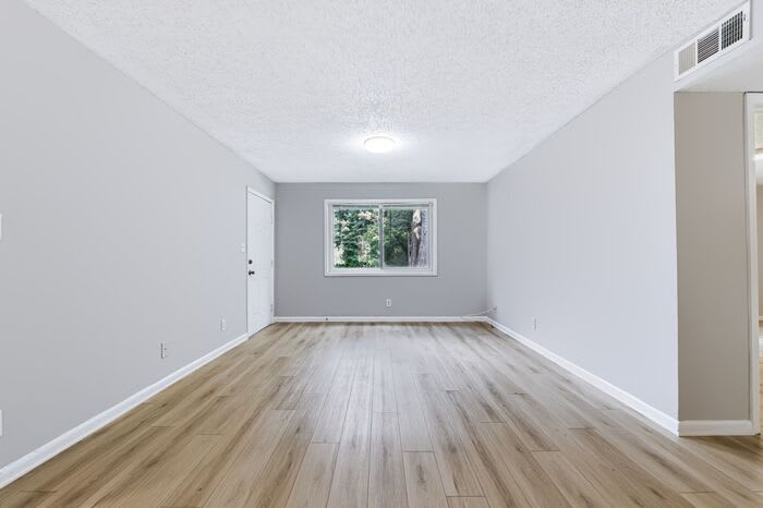 1637 Line Circle – photo 1 of 15
