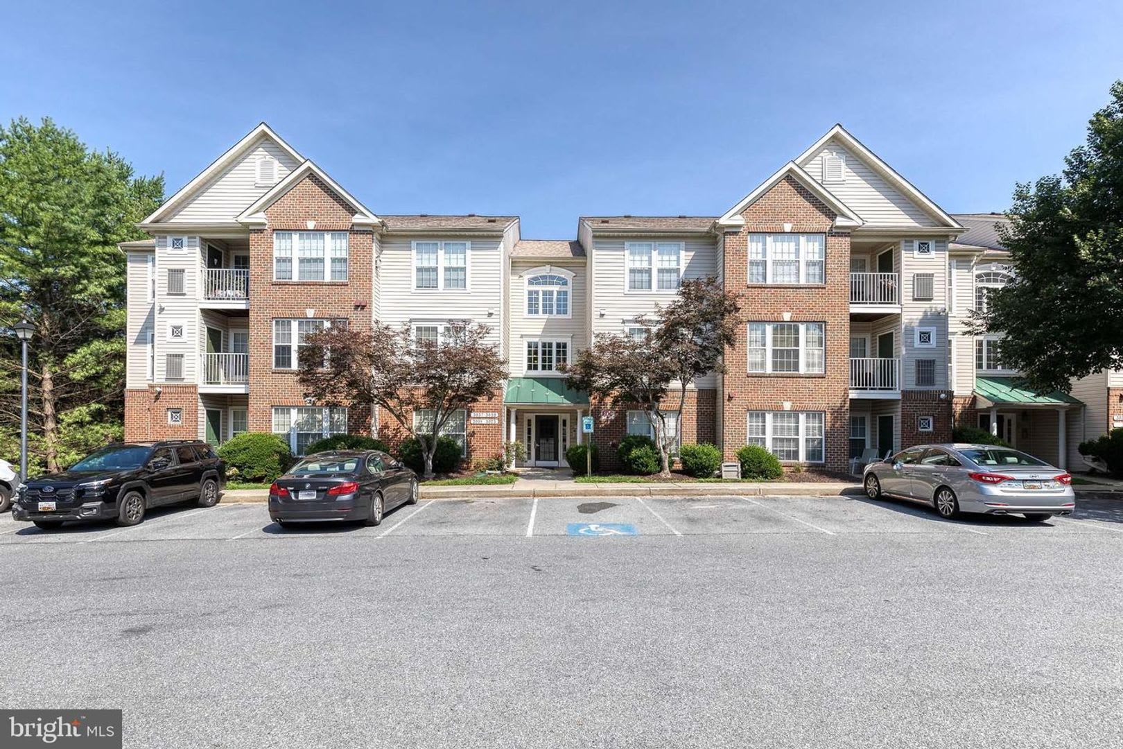 Gorgeous 2Bd 2Bth Penthouse Condo Completely Updated Ready To Move In – photo 1
