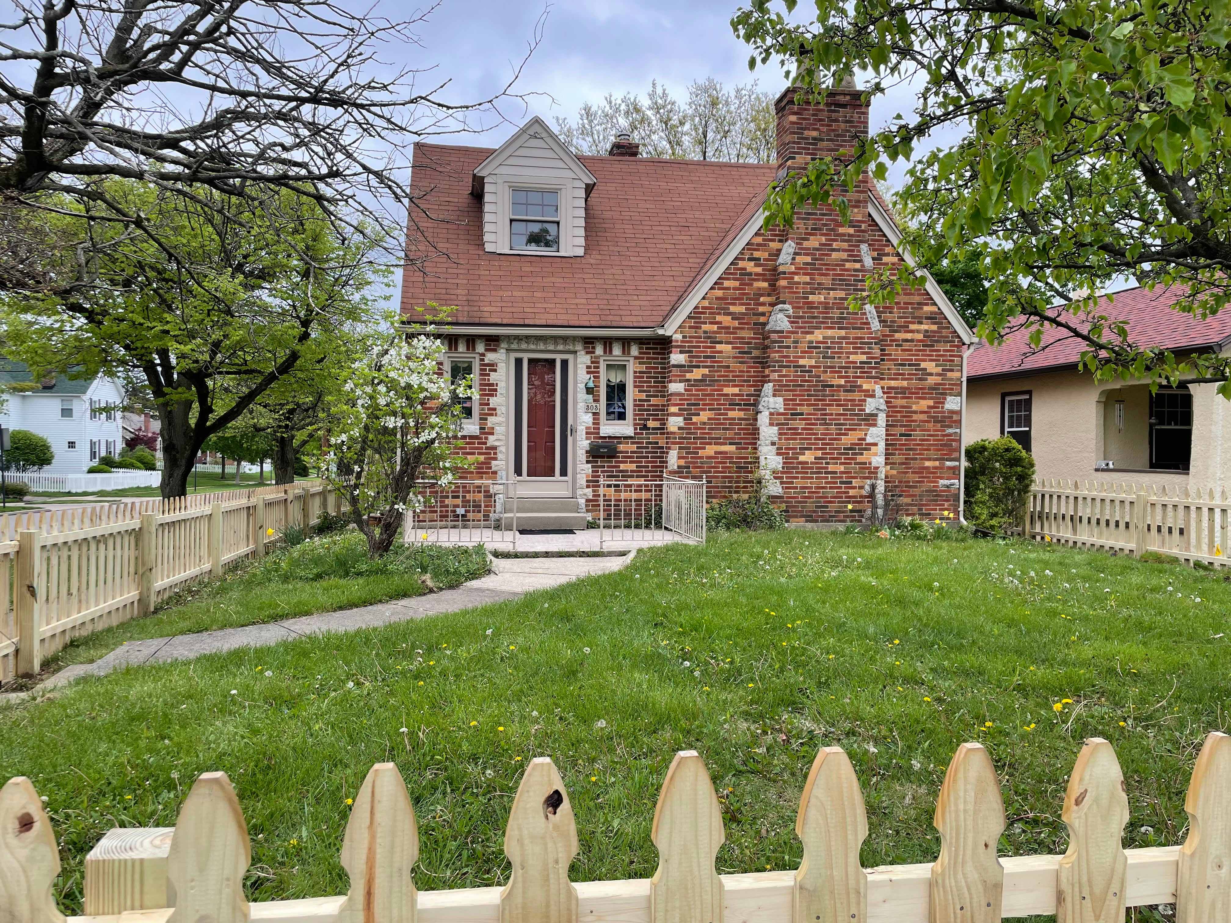 303 Wonderly Ave – photo 1 of 11