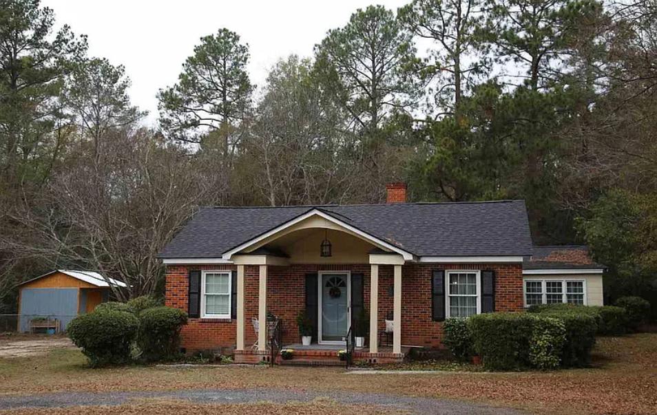 928 West Lydia Highway – photo 1 of 71