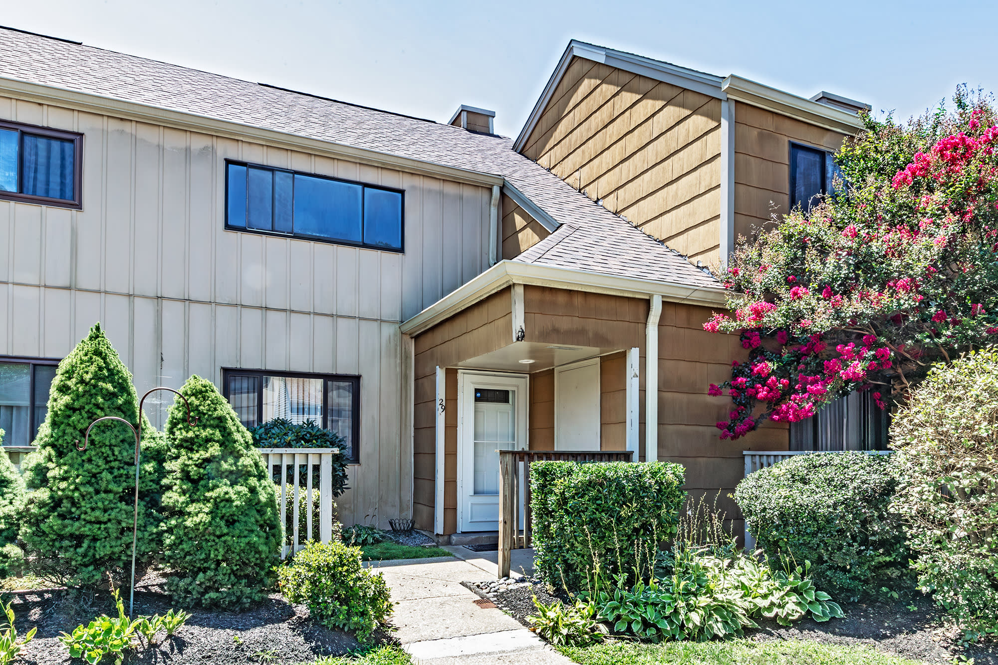 29 Chiswick Drive – photo 1 of 9