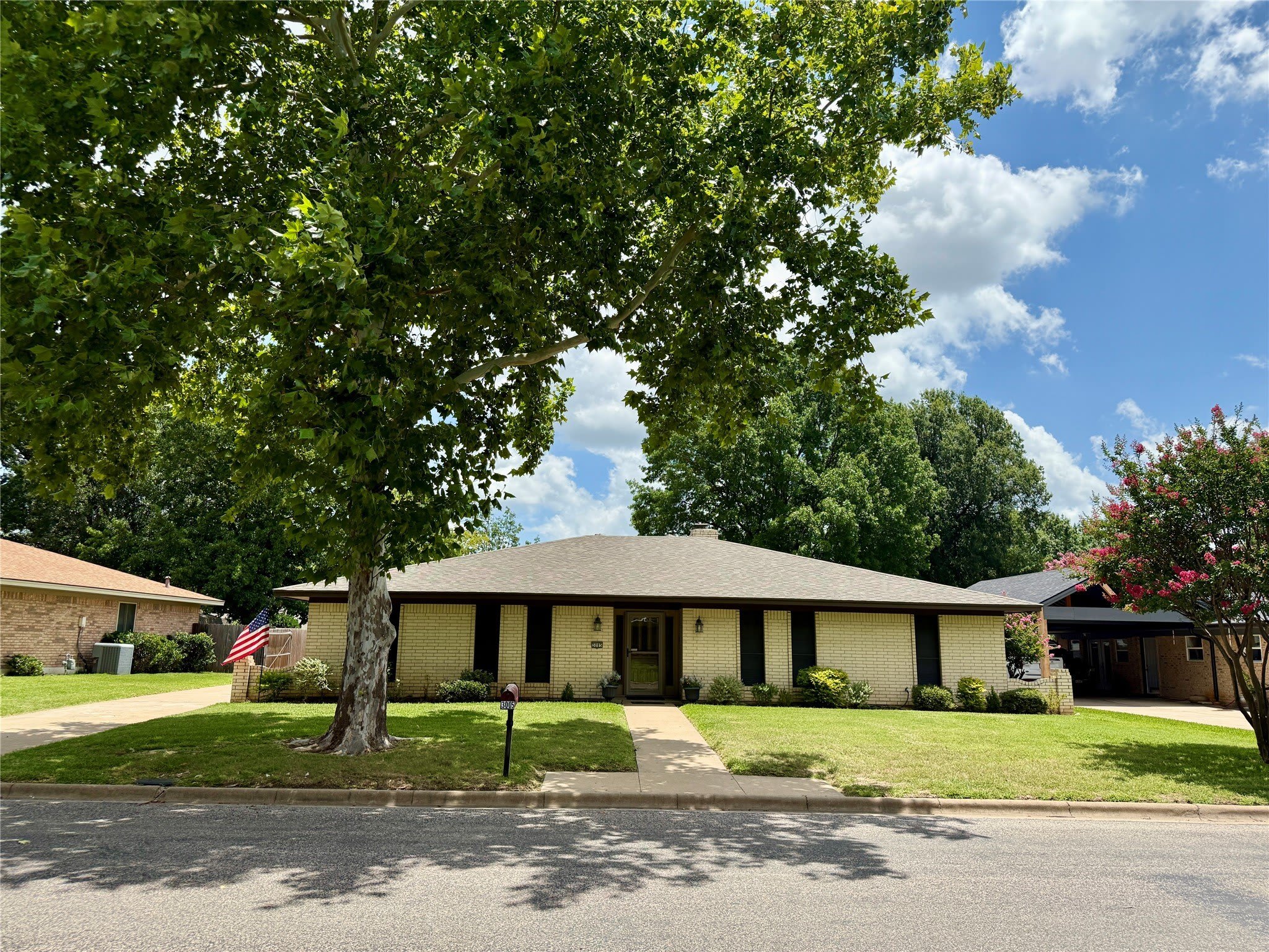3005 Anthony Drive – photo 1