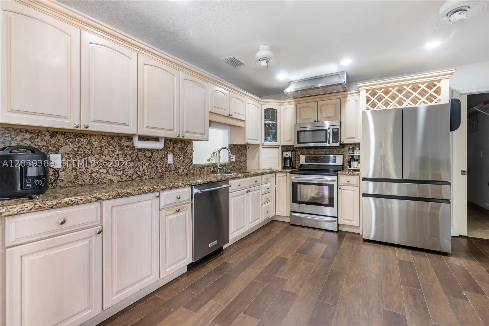 19323 Carolina Cir – photo 1