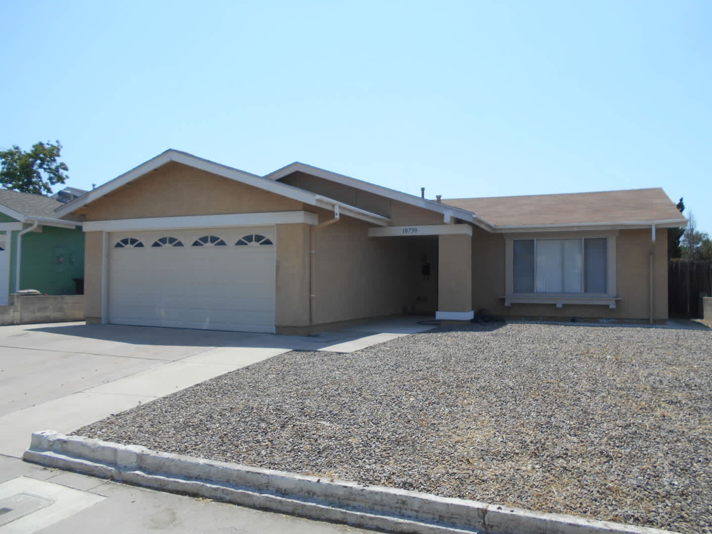 Pet Friendly 4 Bedroom Home with Fenced Back Yard! – photo 1
