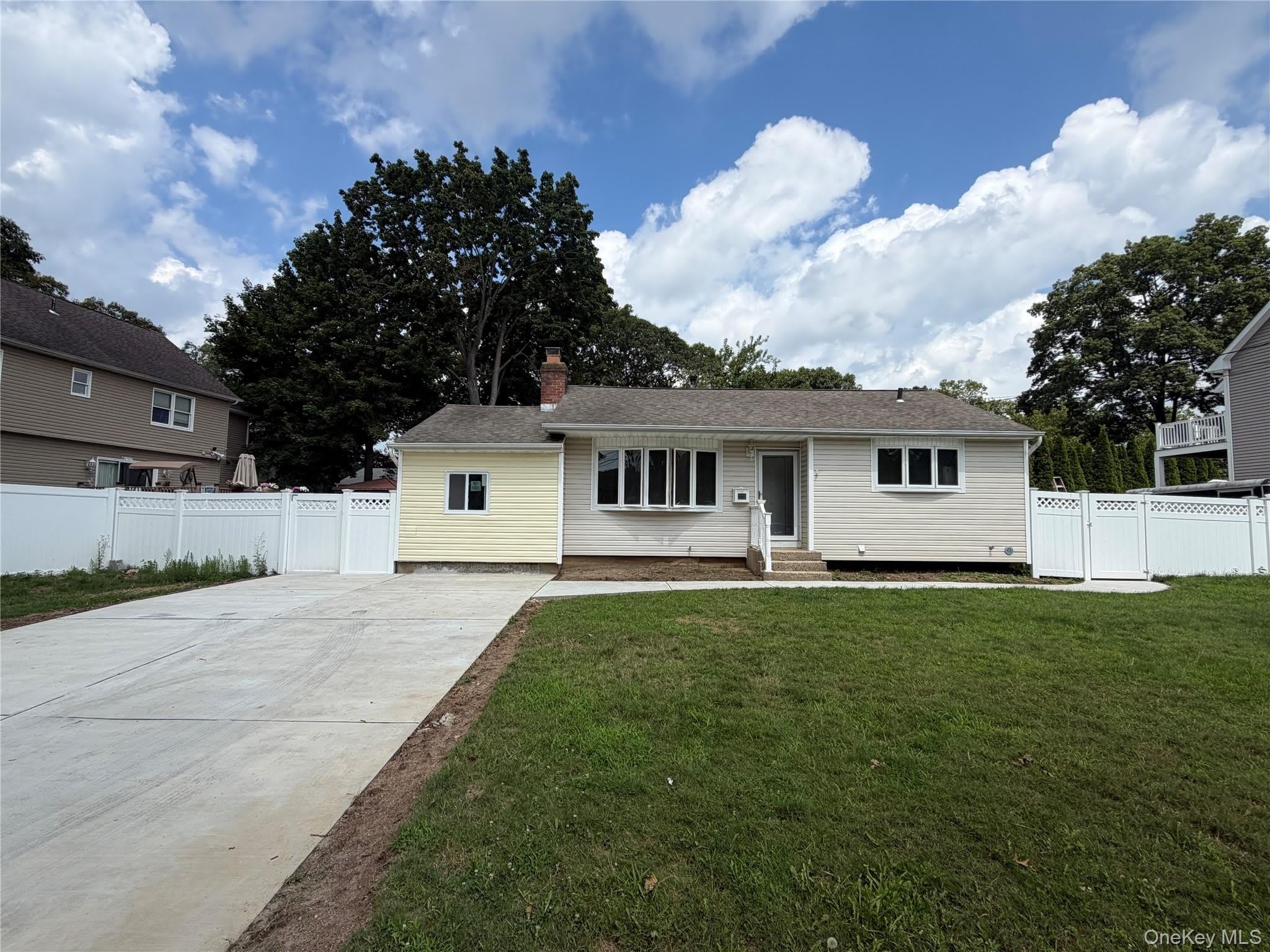 3 Grand Haven Drive – photo 1 of 16