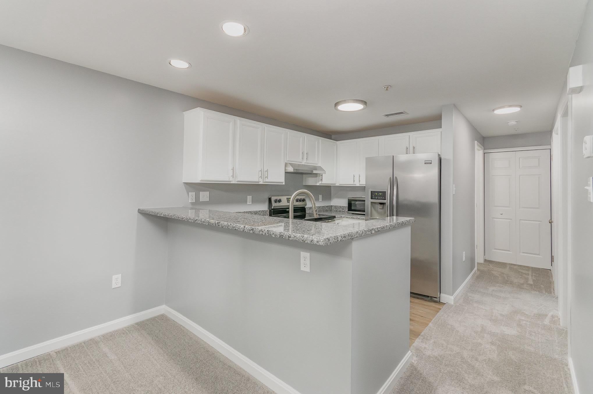 100 GROSVENOR Lane – photo 1