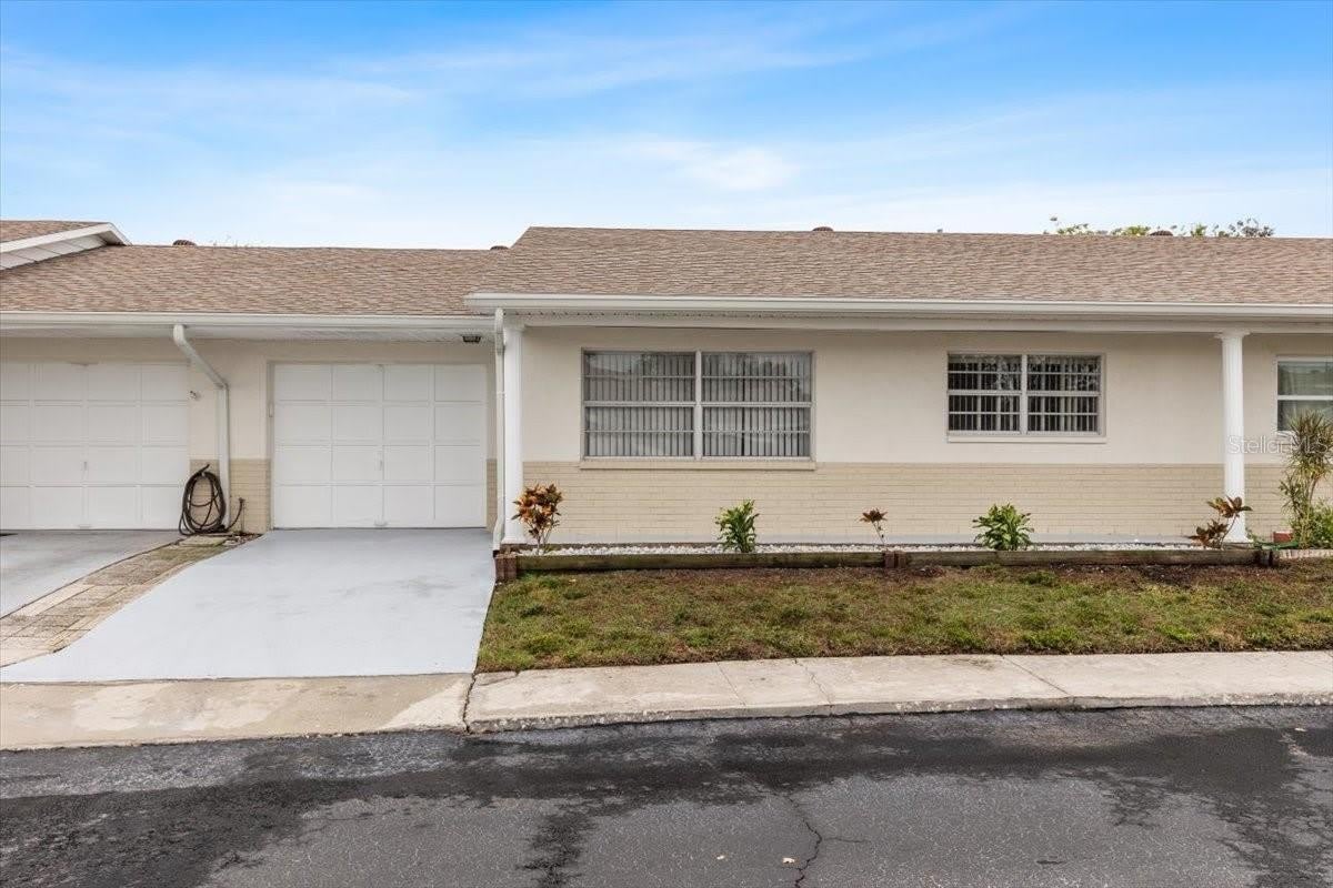 5320 BUTTONWOOD Drive – photo 1