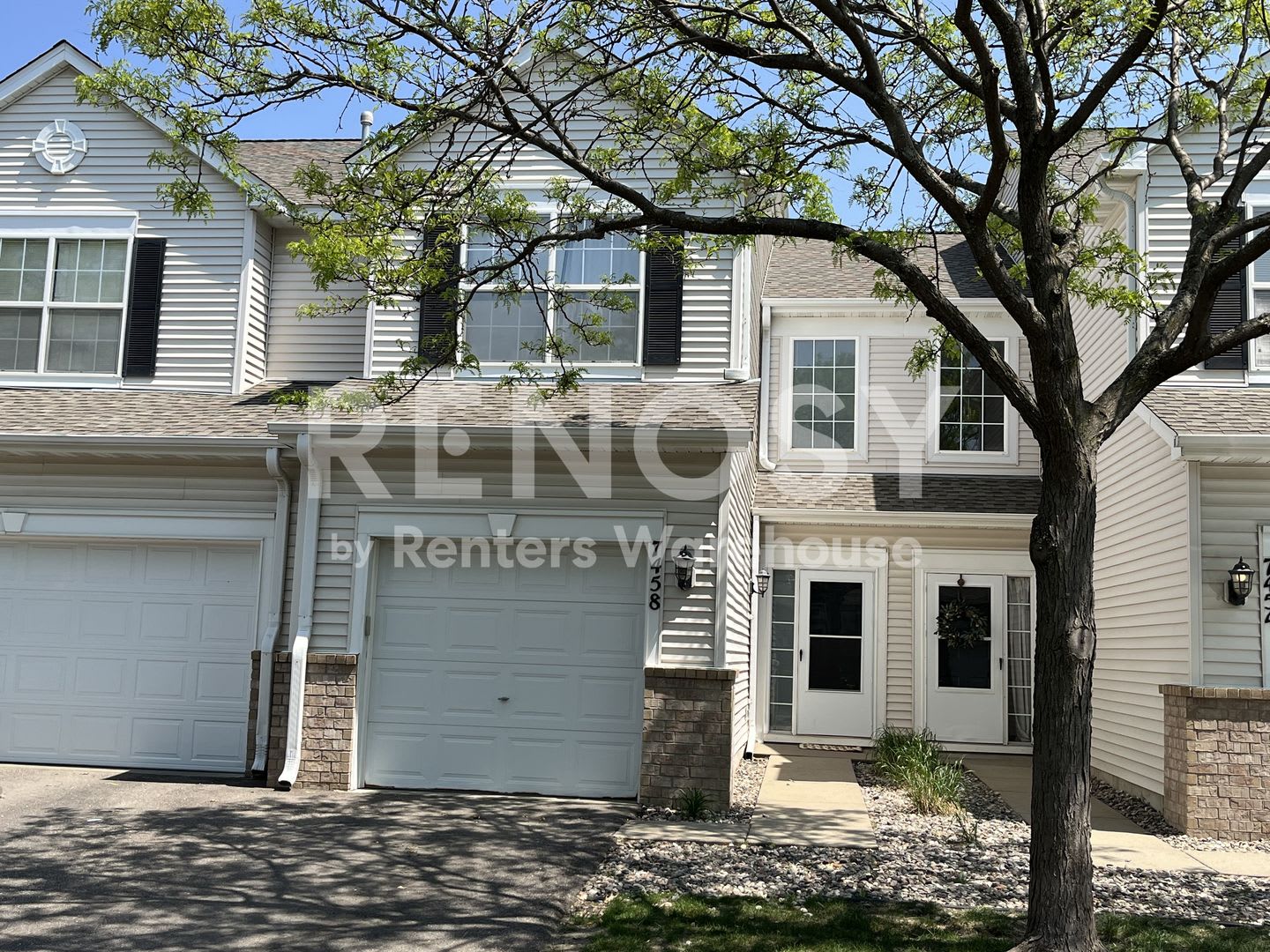 2 Bedroom 2.5 Bath Townhome in Shakopee – photo 1 of 27