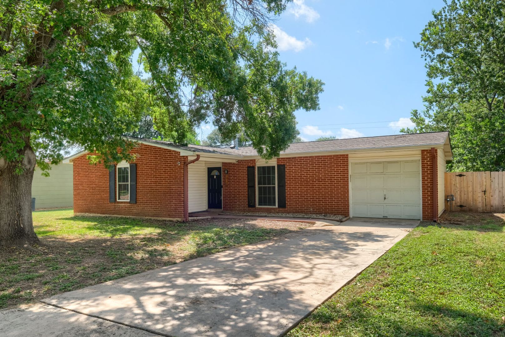 Great Location in the Heart of Schertz! – photo 1