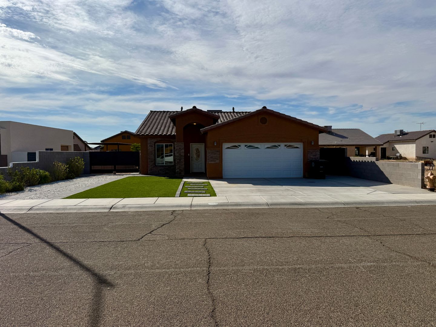 4 Bedroom Home in San Luis AZ. with Fenced Lot and Landcaping – photo 1 of 28