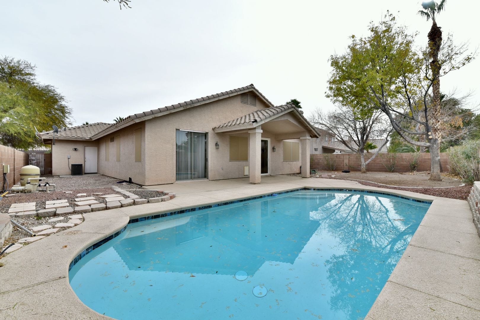 1 Story with POOL – photo 1