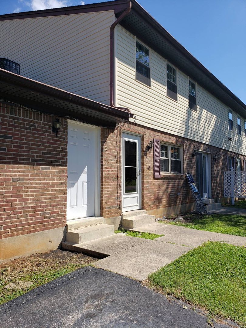 257 University Dr 2 – photo 1