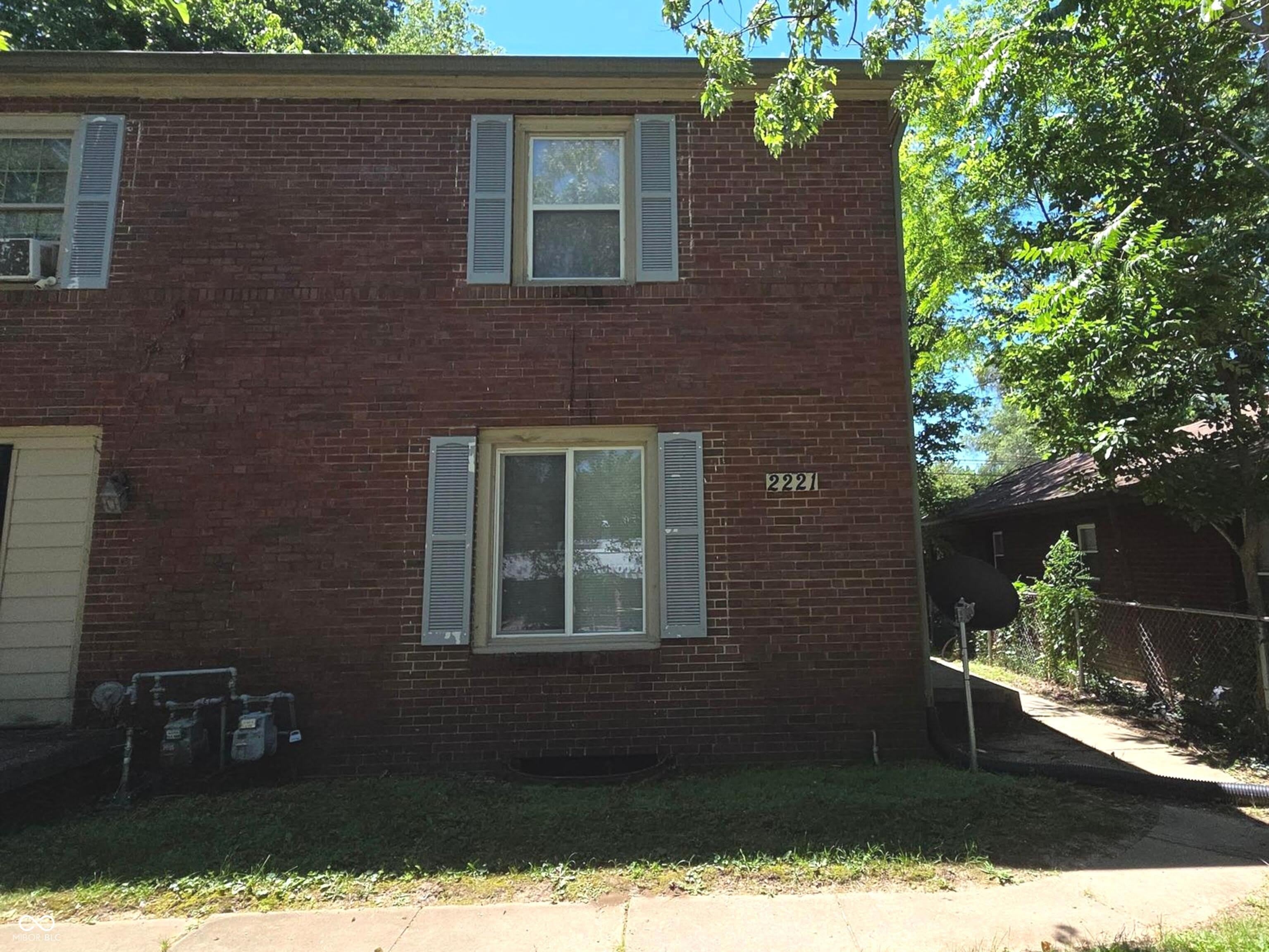 2221 E 38th Street – photo 1