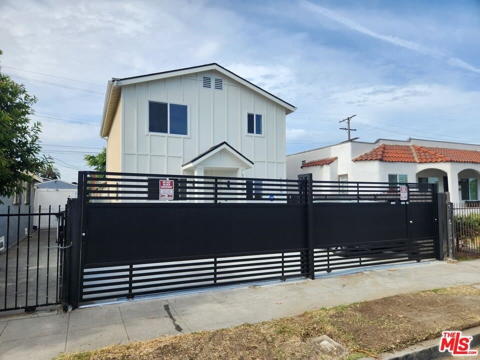 1154 W 67th St – photo 1