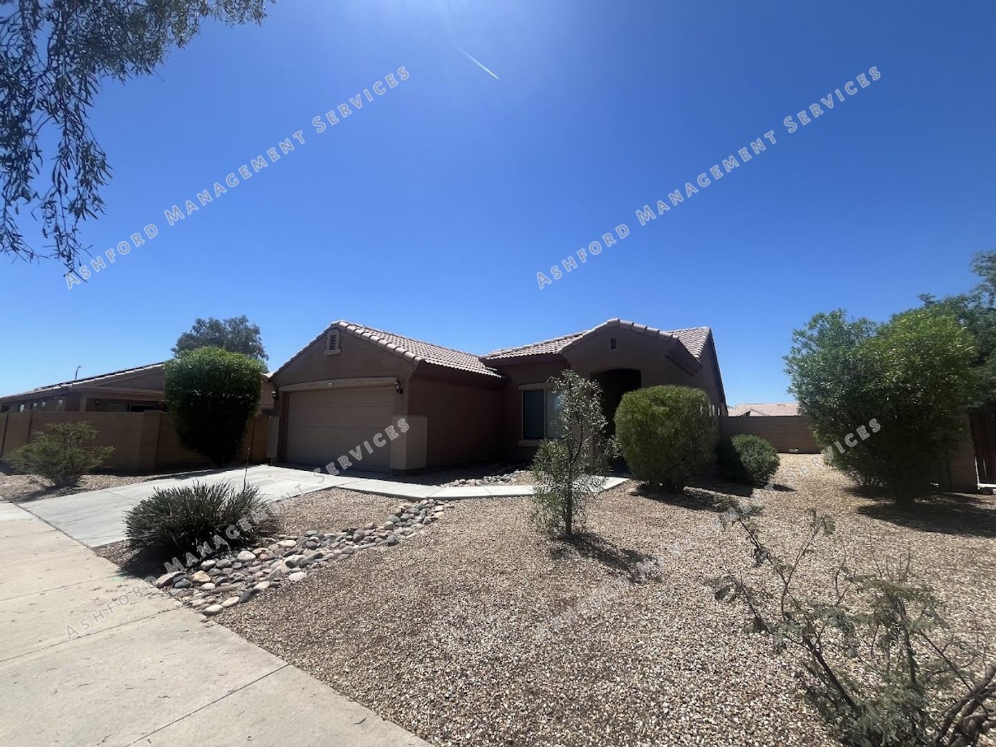 Beautiful 3 Bedroom 2 Bathroom Home In Goodyear – photo 1 of 174